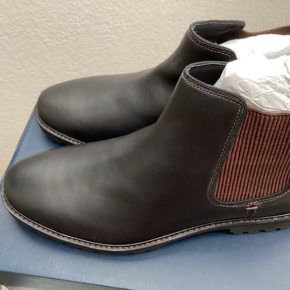 Cole Haan Men Chelsea Boots NIB size 10.5